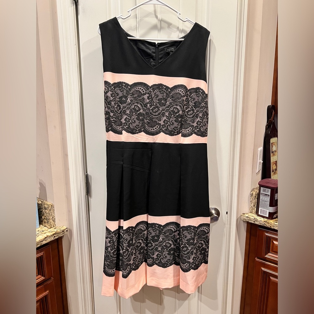 Tahari Black and Pink Lace Print Dress Sz 16w - Picture 2 of 7